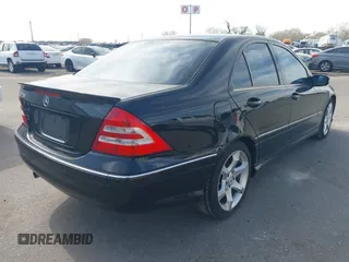 2007 Mercedes-Benz C 230 Sport z VIN WDBRF52H07F929603, wystawiony jako IAAI lot #41994234 z przebiegiem 171 484 mil mil oraz . Historia ofert i sprzedaży dostępna na DreamBid. Obrazek 4.