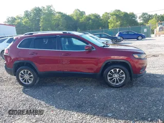 2019 Jeep Cherokee Latitude Plus z VIN 1C4PJMLX0KD101546, wystawiony jako IAAI lot #42388731 z przebiegiem 86 920 mil mil oraz . Historia ofert i sprzedaży dostępna na DreamBid. Obrazek 13.