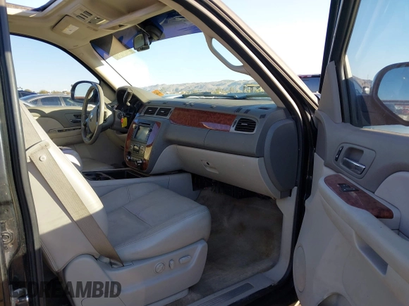 2007 Chevrolet Suburban LT with VIN 3GNGK26K47G206089, listed as a IAAI auction lot 41409657 with 156,789 mi miles and . Bid and sale history available at DreamBid. Image 5.
