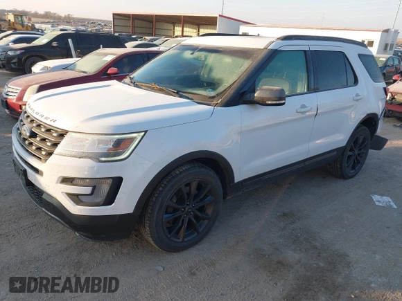 2017 Ford Explorer XLT z VIN 1FM5K8D84HGD21052, wystawiony jako IAAI lot #40819366 z przebiegiem 131 481 mil mil oraz . Historia ofert i sprzedaży dostępna na DreamBid. Obrazek 2.