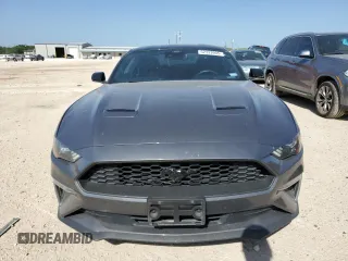 2021 Ford Mustang EcoBoost z VIN 1FA6P8TH5M5132997, wystawiony jako Copart lot #52333995 z przebiegiem 43 054 mil mil oraz Czysty tytuł • Clean title. Historia ofert i sprzedaży dostępna na DreamBid. Obrazek 5.