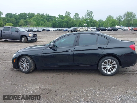 2018 BMW 3 Series 320i xDrive z VIN WBA8E5G59JNU46619, wystawiony jako IAAI lot #42279952 z przebiegiem 44 929 mil mil oraz . Historia ofert i sprzedaży dostępna na DreamBid. Obrazek 14.