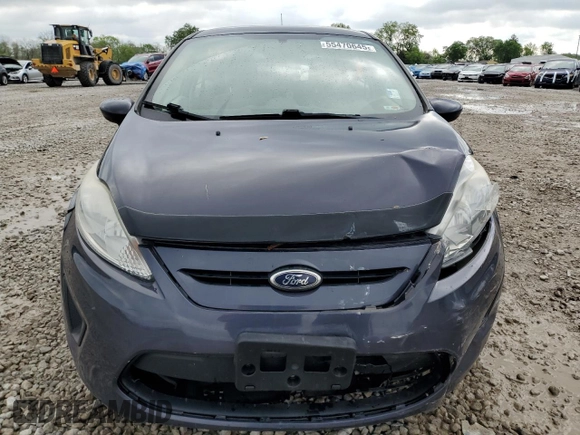 2013 Ford Fiesta S z VIN 3FADP4TJ6DM164936, wystawiony jako Copart lot #55470645 z przebiegiem 105 535 mil mil oraz Szkoda całkowita • Salvage title. Historia ofert i sprzedaży dostępna na DreamBid. Obrazek 5.