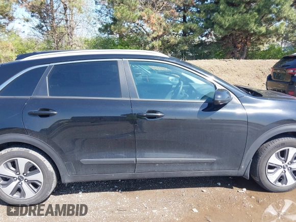 2017 Kia Niro LX with VIN KNDCB3LC9H5055737, listed as a IAAI auction lot 41983379 with 105,007 mi miles. Bid and sale history available at carsss.com. Image 13.