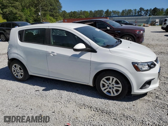 2020 Chevrolet Sonic LT z VIN 1G1JG6SB1L4123278, wystawiony jako Copart lot #52739725 z przebiegiem 58 567 mil mil oraz Szkody całkowita. Historia ofert i sprzedaży dostępna na DreamBid. Obrazek 4.