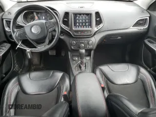 2021 Jeep Cherokee Trailhawk z VIN 1C4PJMBXXMD110534, wystawiony jako Copart lot #56333785 z przebiegiem 53 310 mil mil oraz Szkoda całkowita • Salvage title. Historia ofert i sprzedaży dostępna na DreamBid. Obrazek 8.