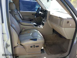 2005 Chevrolet Tahoe Z71 with VIN 1GNEC13T75R137262, listed as a IAAI auction lot 41986209 with 292,885 mi miles. Bid and sale history available at carsss.com. Image 5.