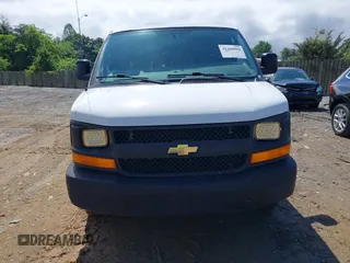 2017 Chevrolet Express Cargo z VIN 1GCWGAFF6H1147484, wystawiony jako IAAI lot #42280800 z przebiegiem 207 357 mil mil oraz . Historia ofert i sprzedaży dostępna na DreamBid. Obrazek 12.