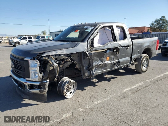 2023 Ford F-350 z VIN 1FT8X3BA6PED15808, wystawiony jako Copart lot #72426324 z przebiegiem 36 913 mil mil oraz Szkoda całkowita • Salvage title. Historia ofert i sprzedaży dostępna na DreamBid. Obrazek 1.