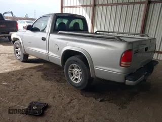2002 Dodge Dakota z VIN 1B7FL36X42S532446, wystawiony jako IAAI lot #41683398 z przebiegiem 245 626 mil mil oraz . Historia ofert i sprzedaży dostępna na DreamBid. Obrazek 3.