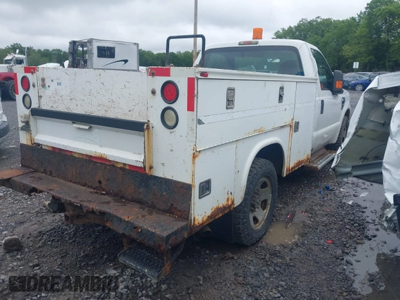 2008 Ford F-350 with VIN 1FDSF30518EB85528, listed as a IAAI auction lot 42470231 with 209,284 mi miles and . Bid and sale history available at DreamBid. Image 4.