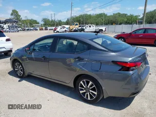 2024 Nissan Versa S z VIN 3N1CN8DV5RL920468, wystawiony jako IAAI lot #42040039 z przebiegiem 22 201 mil mil oraz . Historia ofert i sprzedaży dostępna na DreamBid. Obrazek 13.