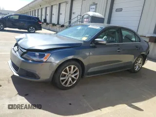 2013 Volkswagen Jetta Sedan SE w/Convenience/Sunroof with VIN 3VWDX7AJ2DM252863, listed as a Copart auction lot 50305305 with 200,935 mi miles and Salvage Title. Bid and sale history available at carsss.com. Image 1.