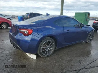 2020 Toyota 86 with VIN JF1ZNAA18L8751137, listed as a Copart auction lot 86560304 with 33,770 mi miles and Salvage Title. Bid and sale history available at carsss.com. Image 3.