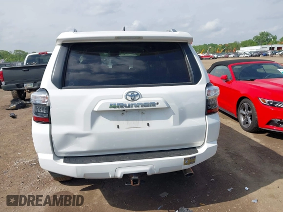 2018 Toyota 4Runner SR5 z VIN JTEBU5JR7J5529002, wystawiony jako IAAI lot #42238283 z przebiegiem 19 243 mil mil oraz . Historia ofert i sprzedaży dostępna na DreamBid. Obrazek 17.