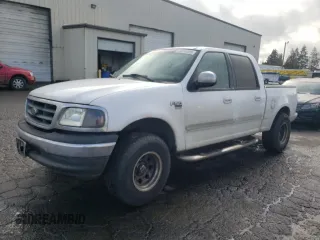 2002 Ford F-150 XLT with VIN 1FTRW07L12KA32310, listed as a Copart auction lot 44012485 with 200,586 mi miles and Salvage Title. Bid and sale history available at carsss.com. Image 1.