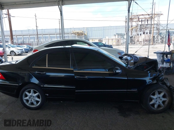 2004 Mercedes-Benz C 320 z VIN WDBRF64JX4F522423, wystawiony jako IAAI lot #42287731 z przebiegiem Nie podano mil oraz . Historia ofert i sprzedaży dostępna na DreamBid. Obrazek 12.