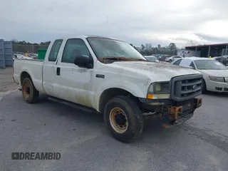 2004 Ford Super Duty F-250 XL with VIN 1FTNX20LX4EB97517, listed as a IAAI auction lot 41277987 with 202,880 mi miles. Bid and sale history available at carsss.com. Image 1.