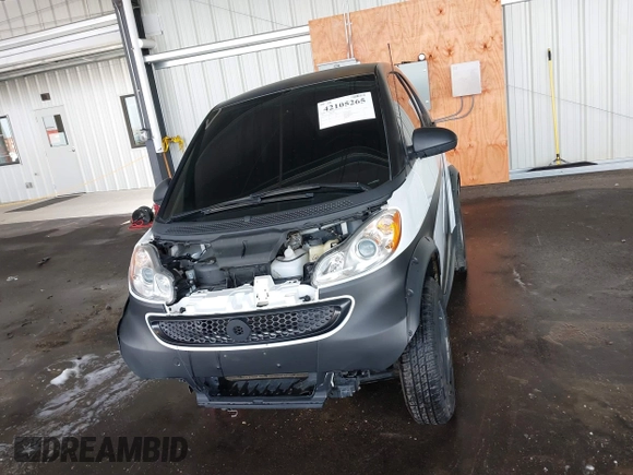 2014 Smart fortwo Pure z VIN WMEEJ3BA4EK737709, wystawiony jako IAAI lot #42105265 z przebiegiem 23 970 mil mil oraz . Historia ofert i sprzedaży dostępna na DreamBid. Obrazek 13.