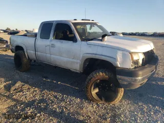 2003 Chevrolet Silverado 2500HD LS with VIN 1GCHK29183E303555, listed as a Copart auction lot 75008394 with 123,988 mi miles and Salvage Title. Bid and sale history available at carsss.com. Image 4.