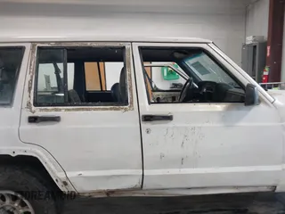 1997 Jeep Cherokee SE with VIN 1J4FJ28S1VL528218, listed as a IAAI auction lot 41931137 with 210,196 mi miles. Bid and sale history available at carsss.com. Image 12.