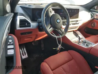 2024 BMW XM z VIN 5YM23CS06R9U92810, wystawiony jako Copart lot #75401504 z przebiegiem 6181 mil mil oraz Nie do naprawy. Historia ofert i sprzedaży dostępna na DreamBid. Obrazek 8.