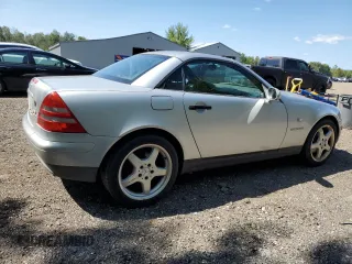 1998 Mercedes-Benz SLK-Class with VIN WDBKK47F1WF017477, listed as a Copart auction lot 70142844 with 136,385 mi miles and Clean Title. Bid and sale history available at carsss.com. Image 3.