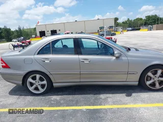 2005 Mercedes-Benz C 230 Kompressor с VIN WDBRF40J75A783792, выставлен на аукционе IAAI как лот 42772016 с пробегом 137 891 миль миль и . История ставок и продаж доступна на DreamBid. Изображение 13.