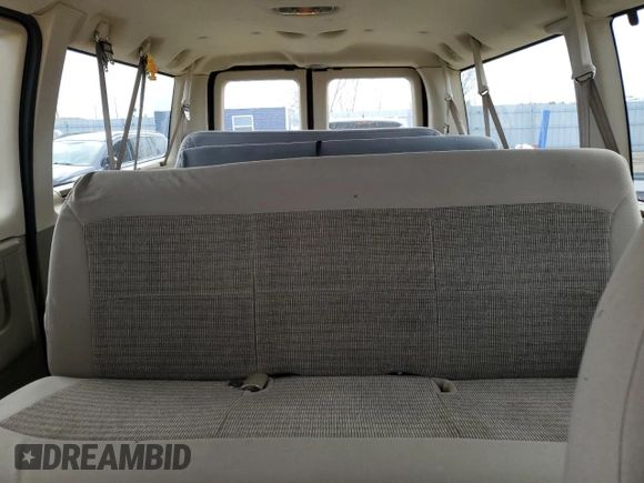 2005 Ford Econoline Passenger XL с VIN 1FBNE31L25HA98706, выставлен на аукционе Copart как лот 49968105 с пробегом 186 670 миль миль и Списание • Salvage title. История ставок и продаж доступна на DreamBid. Изображение 10.