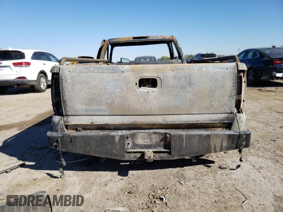 2000 Chevrolet Silverado 2500 z VIN 1GCGK24U7YE107000, wystawiony jako Copart lot #74624144 z przebiegiem Nie podano mil oraz Nie do naprawy • Non repairable. Historia ofert i sprzedaży dostępna na DreamBid. Obrazek 6.