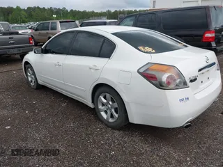 2008 Nissan Altima 2.5 S with VIN 1N4AL21E88C175825, listed as a IAAI auction lot 42081166 with 232,697 mi miles. Bid and sale history available at carsss.com. Image 3.