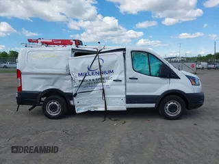2023 Ford Transit Cargo z VIN 1FTBR1Y88PKB28094, wystawiony jako IAAI lot #42206002 z przebiegiem 22 519 mil mil oraz . Historia ofert i sprzedaży dostępna na DreamBid. Obrazek 12.