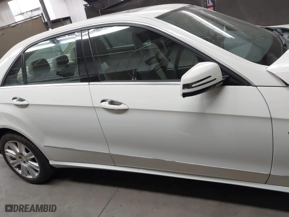 2012 Mercedes-Benz E-Class E 350 Luxury with VIN WDDHF5KB9CA548550, listed as a IAAI auction lot 41626757 with 125,402 mi miles. Bid and sale history available at carsss.com. Image 13.