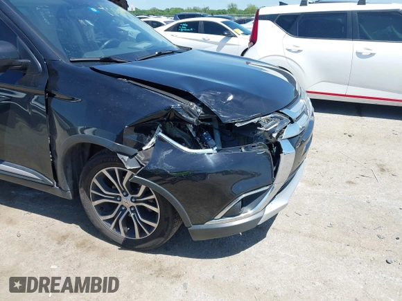 2018 Mitsubishi Outlander SE z VIN JA4AD3A32JZ067046, wystawiony jako IAAI lot #42098647 z przebiegiem 66 028 mil mil oraz . Historia ofert i sprzedaży dostępna na DreamBid. Obrazek 6.
