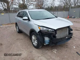 2019 Kia Sorento LX with VIN 5XYPGDA38KG433041, listed as a IAAI auction lot 41937324 with 100,272 mi miles. Bid and sale history available at carsss.com. Image 1.