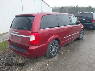 2014 Chrysler Town & Country S with VIN 2C4RC1HG6ER307238, listed as a IAAI auction lot 41852666 with 131,301 mi miles. Bid and sale history available at carsss.com. Image 4.