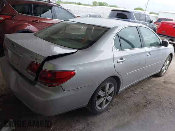 2005 Lexus ES 330 with VIN JTHBA30GX55084129, listed as a IAAI auction lot 42067706 with 201,831 mi miles. Bid and sale history available at carsss.com. Image 4.