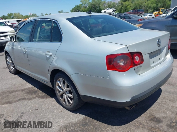 2010 Volkswagen Jetta Limited Edition с VIN 3VWRZ7AJ9AM115141, выставлен на аукционе IAAI как лот 42381197 с пробегом 264 054 миль миль и . История ставок и продаж доступна на DreamBid. Изображение 3.