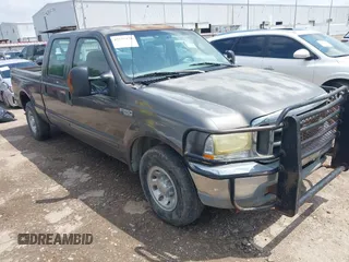 2003 Ford F-250 XL z VIN 1FTNW20L83EB89353, wystawiony jako IAAI lot #42127178 z przebiegiem 257 245 mil mil oraz . Historia ofert i sprzedaży dostępna na DreamBid. Obrazek 1.