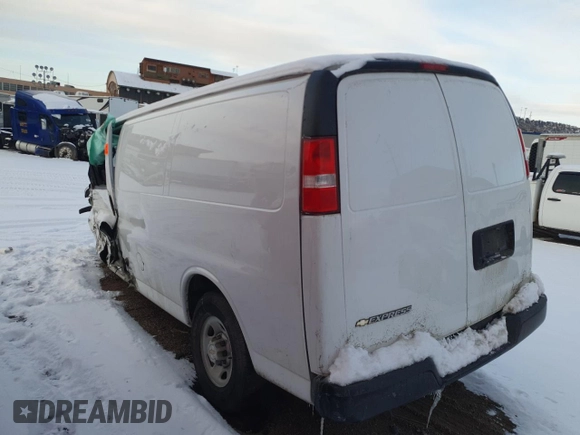 2023 Chevrolet Express Cargo z VIN 1GCWGAFP5P1167426, wystawiony jako Copart lot #41523735 z przebiegiem Nie podano mil oraz Szkoda całkowita • Salvage title. Historia ofert i sprzedaży dostępna na DreamBid. Obrazek 2.