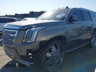 2018 Cadillac Escalade Luxury z VIN 1GYS3BKJ8JR378155, wystawiony jako IAAI lot #41735073 z przebiegiem 97 739 mil mil oraz . Historia ofert i sprzedaży dostępna na DreamBid. Obrazek 6.