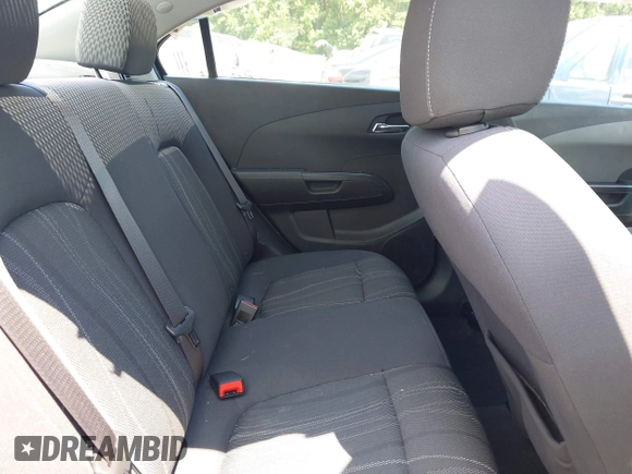2017 Chevrolet Sonic LT z VIN 1G1JD5SB6H4154391, wystawiony jako IAAI lot #42581620 z przebiegiem 83 073 mil mil oraz . Historia ofert i sprzedaży dostępna na DreamBid. Obrazek 8.