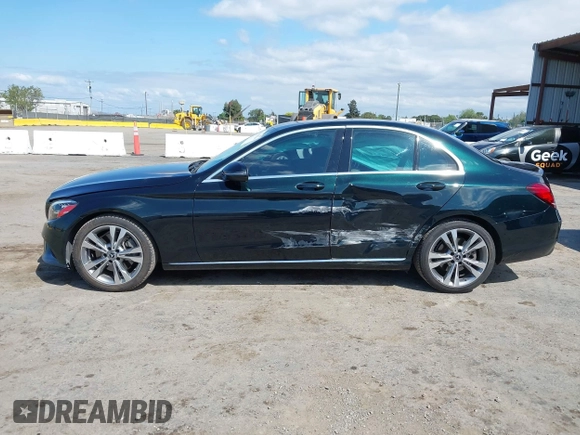 2019 Mercedes-Benz C 300 z VIN 55SWF8DB0KU307190, wystawiony jako IAAI lot #42064216 z przebiegiem 152 907 mil mil oraz . Historia ofert i sprzedaży dostępna na DreamBid. Obrazek 14.