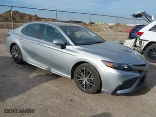2022 Toyota Camry SE with VIN 4T1G11AK6NU056554, listed as a IAAI auction lot 41870850 with 44,891 mi miles. Bid and sale history available at carsss.com. Image 1.