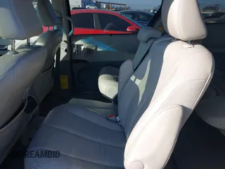 2013 Toyota Sienna XLE AAS z VIN 5TDYK3DC5DS285770, wystawiony jako IAAI lot #41669367 z przebiegiem 99 544 mil mil oraz . Historia ofert i sprzedaży dostępna na DreamBid. Obrazek 8.