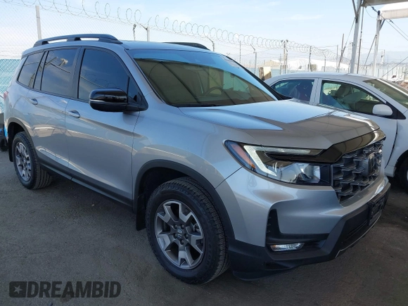 2023 Honda Passport TrailSport with VIN 5FNYF8H61PB028829, listed as a IAAI auction lot 41968490 with 20,090 mi miles. Bid and sale history available at carsss.com. Image 1.
