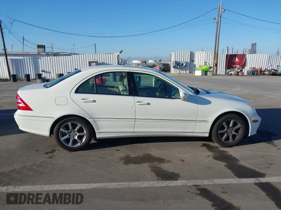 2007 Mercedes-Benz C 280 Luxury z VIN WDBRF54H47A945054, wystawiony jako IAAI lot #41670980 z przebiegiem 119 148 mil mil oraz . Historia ofert i sprzedaży dostępna na DreamBid. Obrazek 13.
