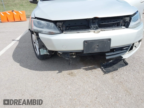 2011 Volkswagen Jetta TDI with VIN 3VWLL7AJ9BM082375, listed as a IAAI auction lot 41823037 with 142,619 mi miles and . Bid and sale history available at DreamBid. Image 6.