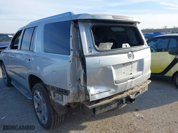 2015 Cadillac Escalade Luxury with VIN 1GYS4BKJ1FR300806, listed as a IAAI auction lot 41816789 with 131,457 mi miles. Bid and sale history available at carsss.com. Image 6.