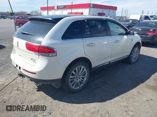 2013 Lincoln MKX with VIN 2LMDJ8JK2DBL19143, listed as a IAAI auction lot 41824677 with 172,336 mi miles. Bid and sale history available at carsss.com. Image 4.